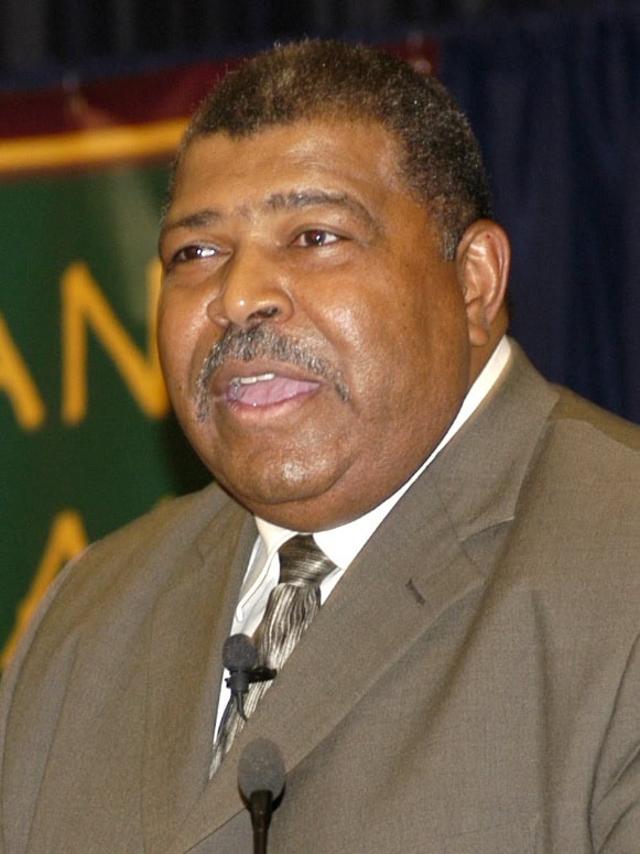 Romeo_Crennel_2005_(cropped)